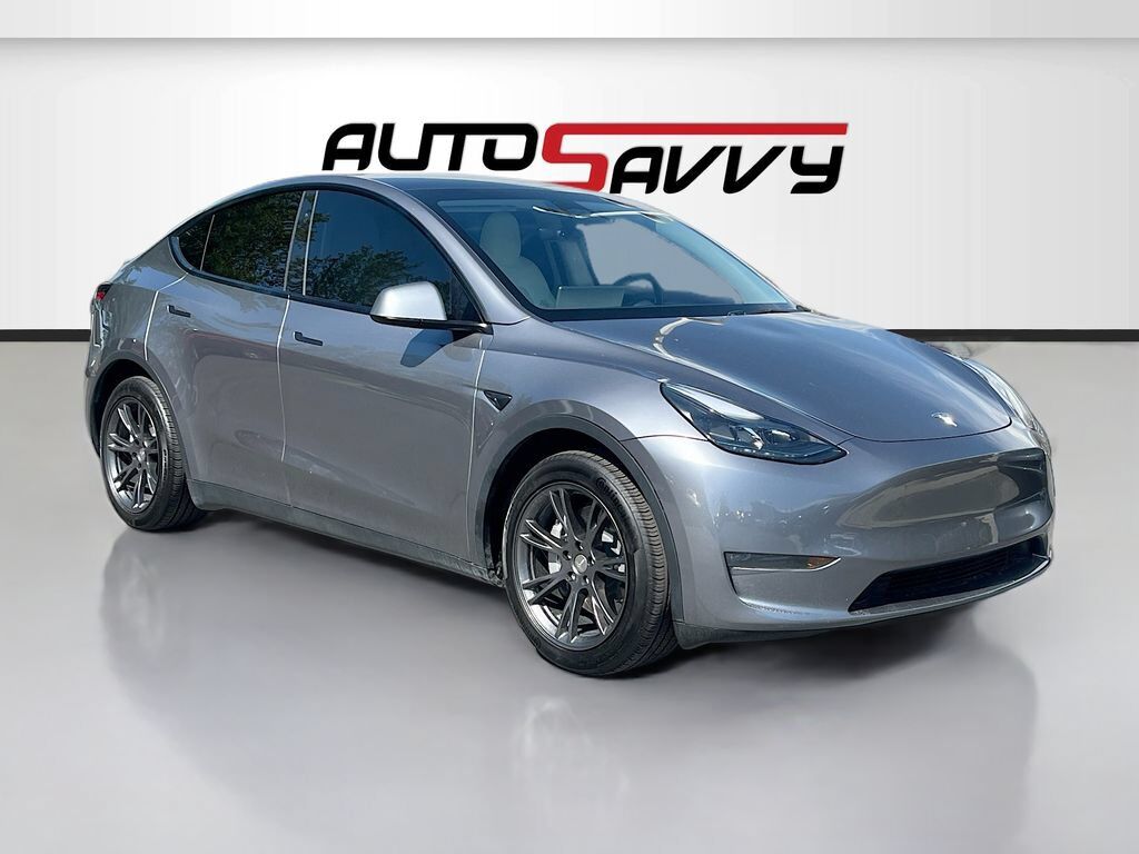2025 TESLA Model Y