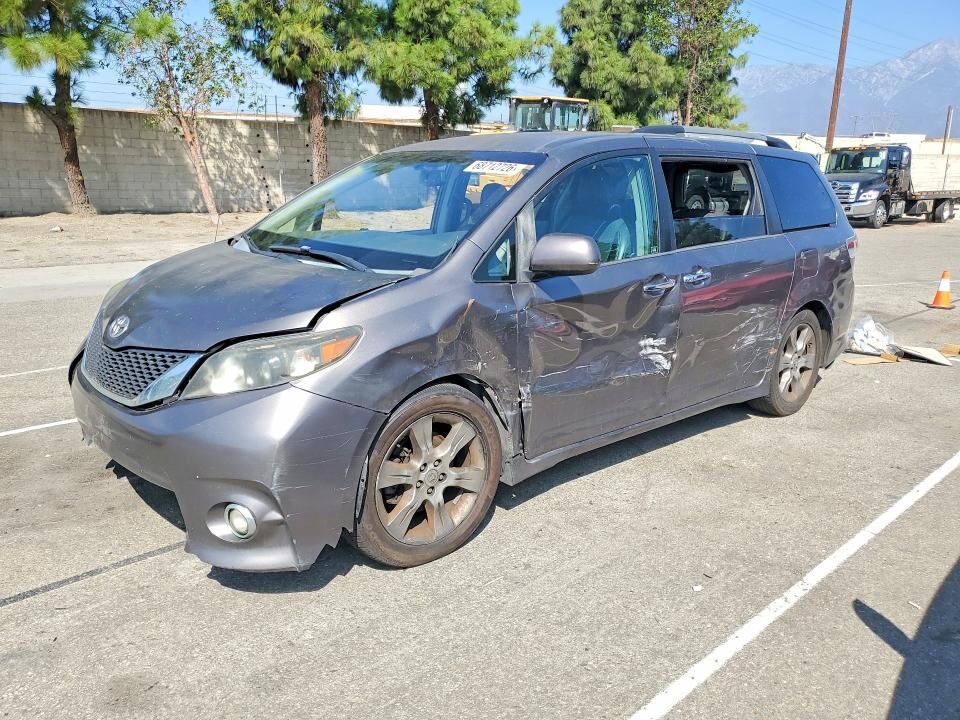 2014 TOYOTA Sienna