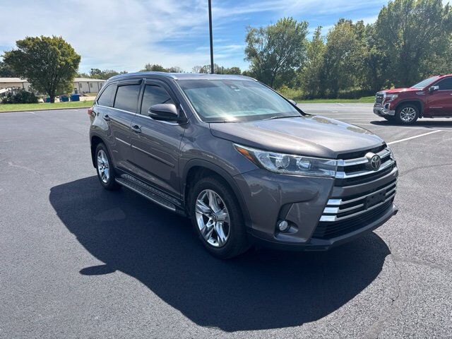 2017 TOYOTA Highlander