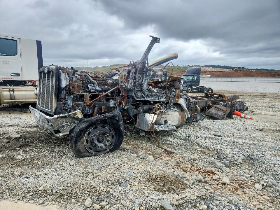 2025 PETERBILT 567