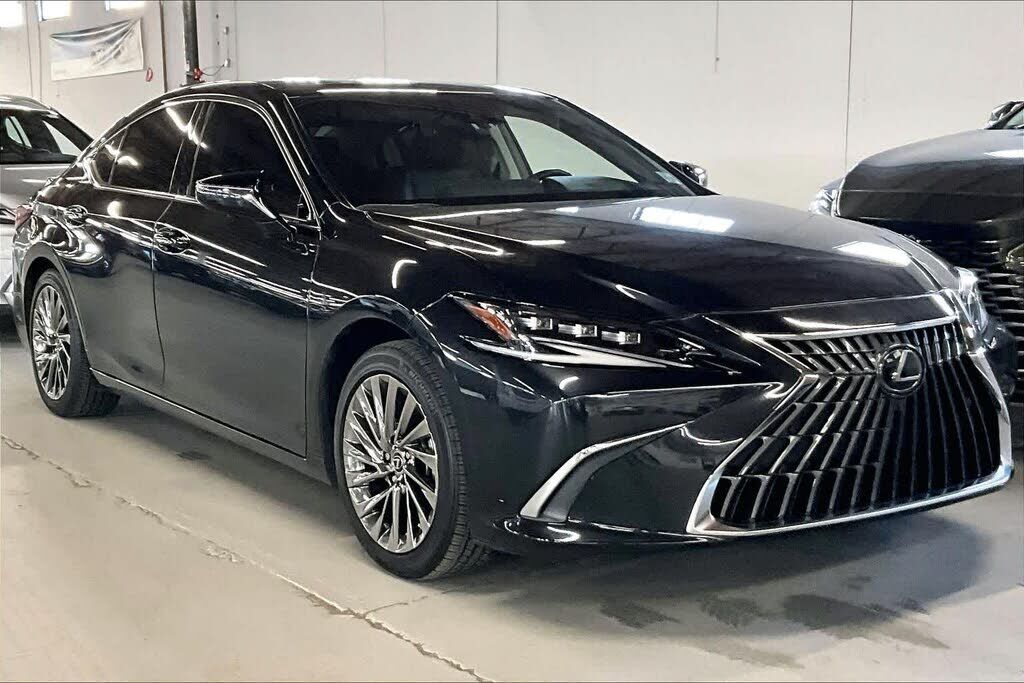 2025 LEXUS ES
