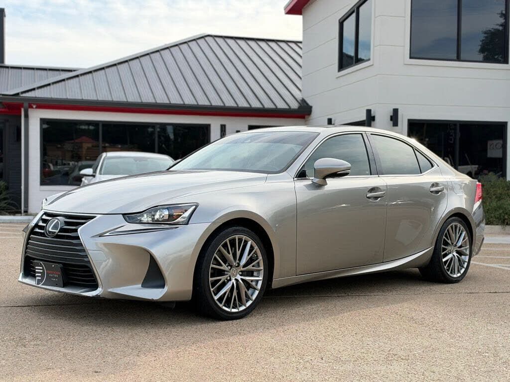 2017 LEXUS IS