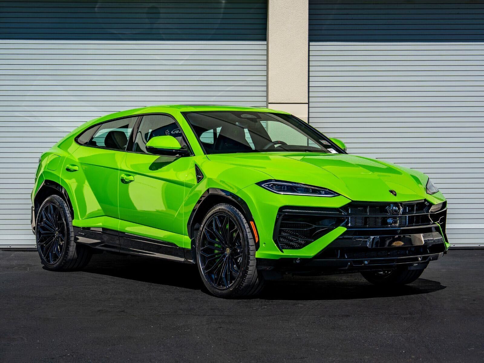 2026 LAMBORGHINI URUS