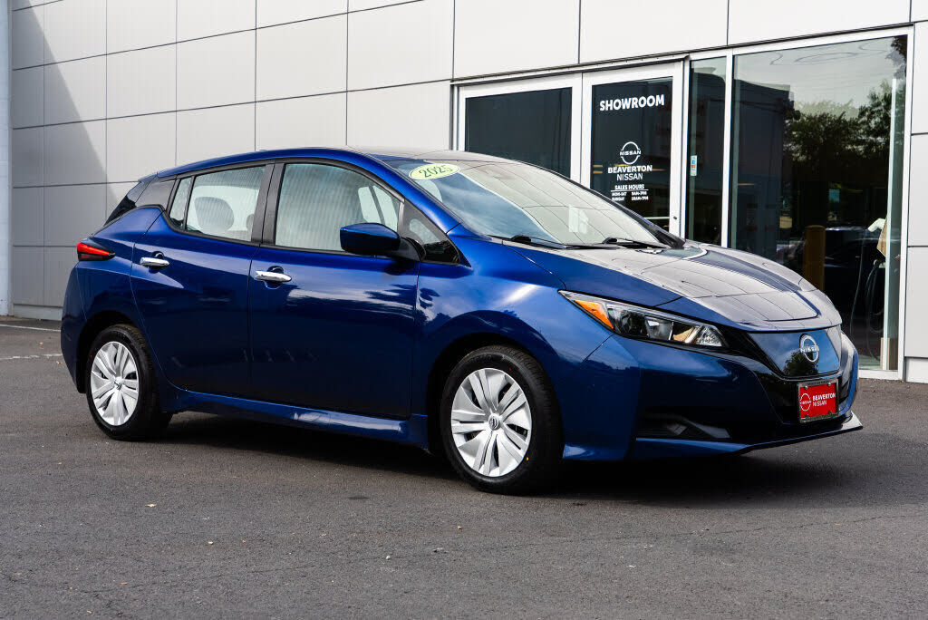 2025 NISSAN Leaf