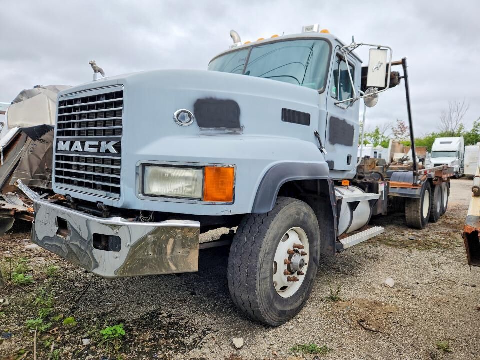 1999 MACK CL