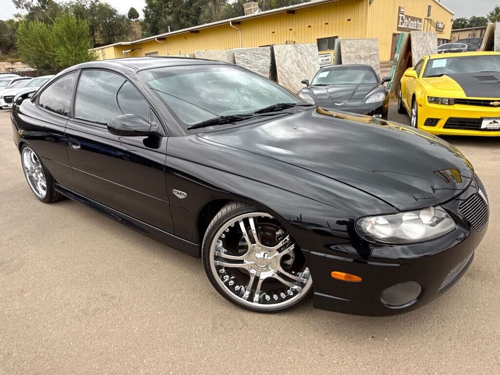 2004 PONTIAC GTO