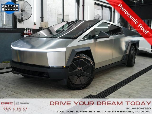 2025 TESLA Cybertruck