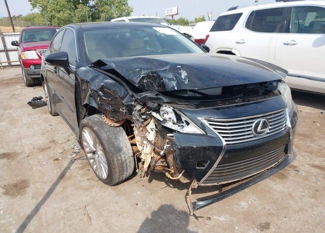 2013 LEXUS ES