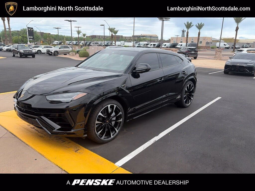 2023 LAMBORGHINI URUS