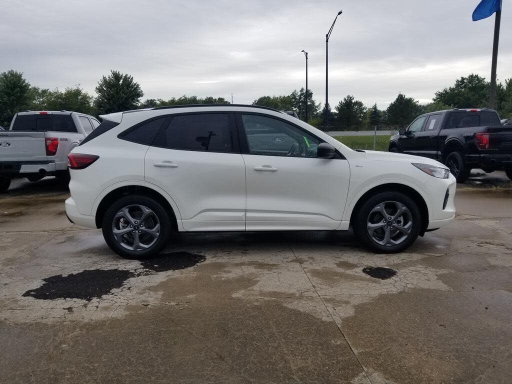 2024 FORD Escape