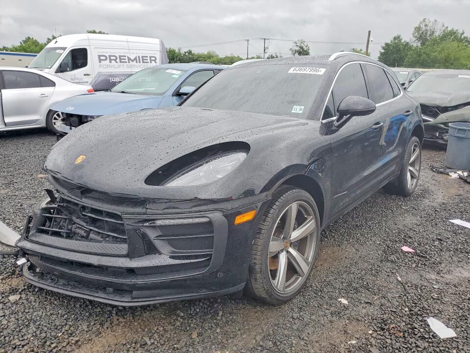 2026 PORSCHE Macan