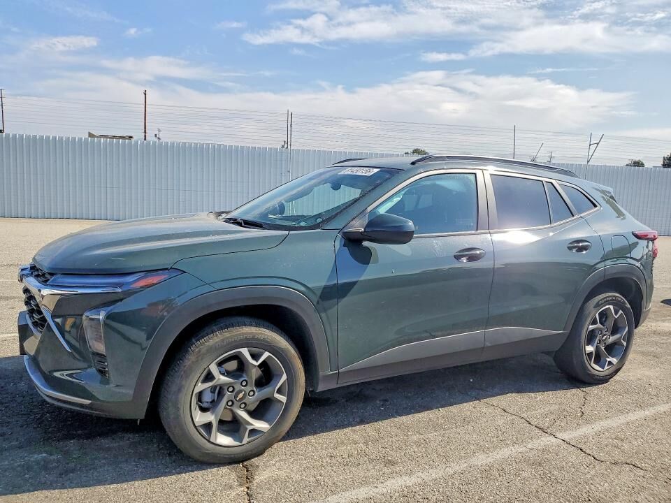 2025 CHEVROLET Trax