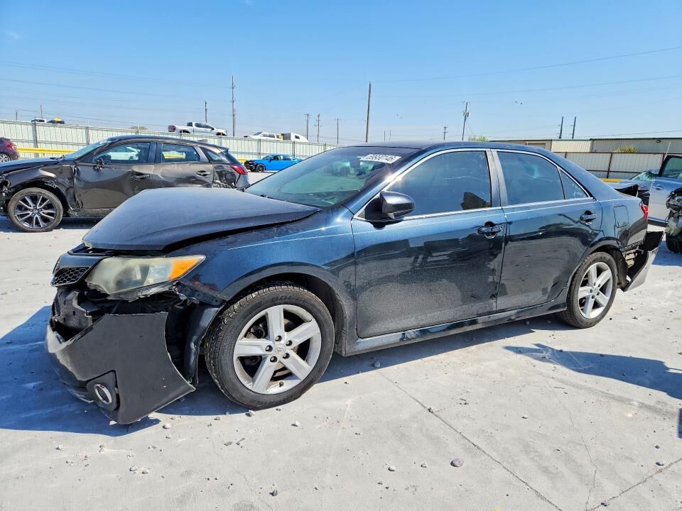 2013 TOYOTA Camry