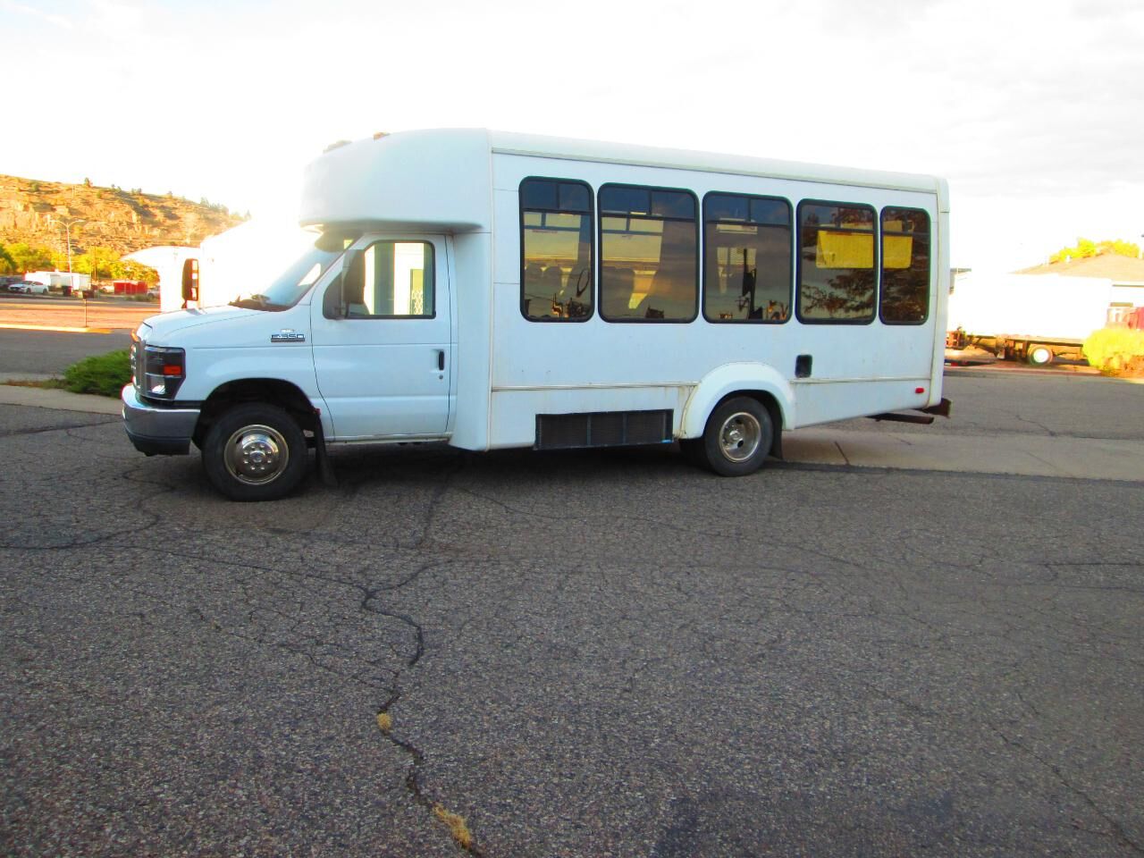 2011 FORD E-350