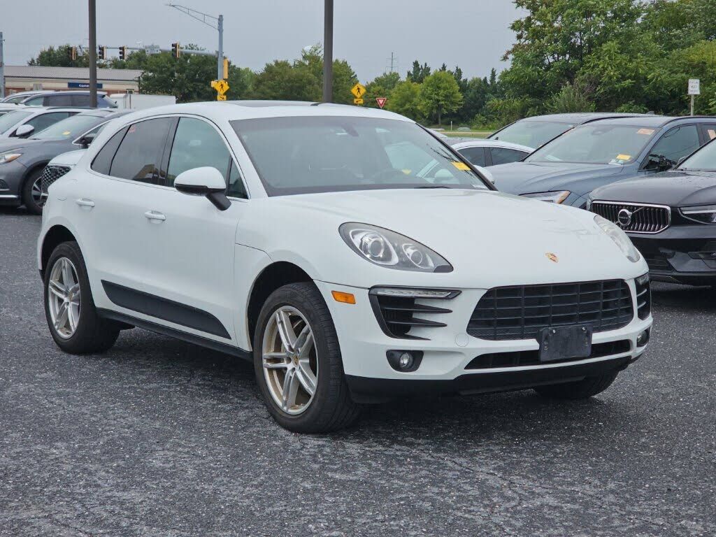 2016 PORSCHE Macan