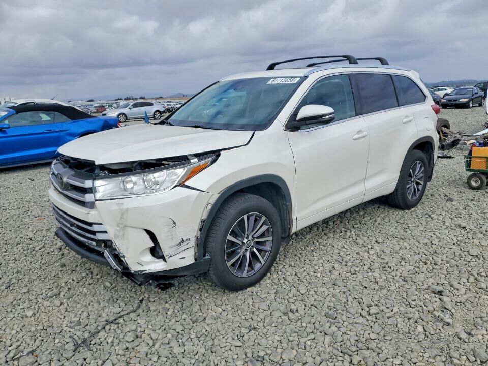 2017 TOYOTA Highlander
