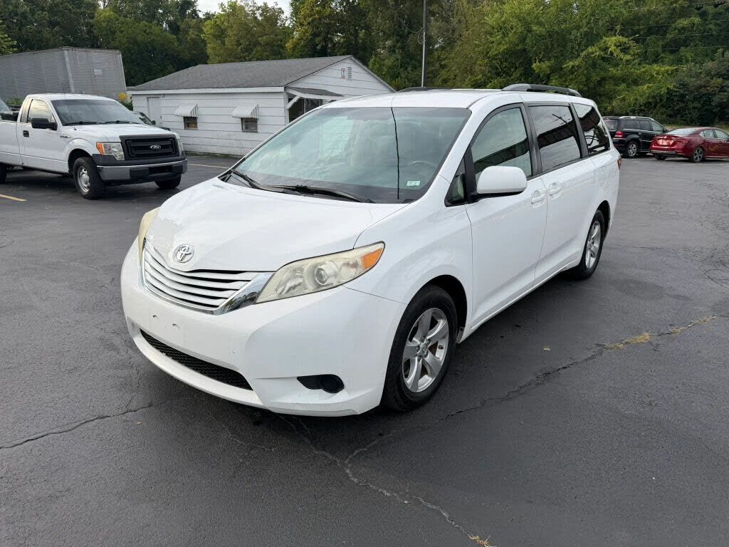 2017 TOYOTA Sienna