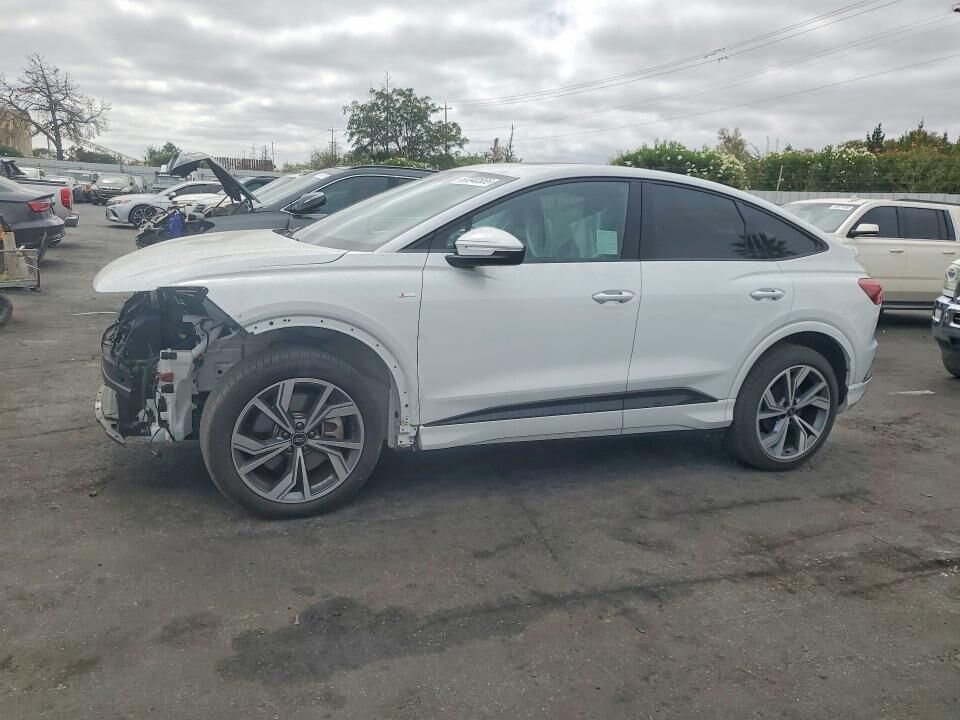 2023 AUDI Q4