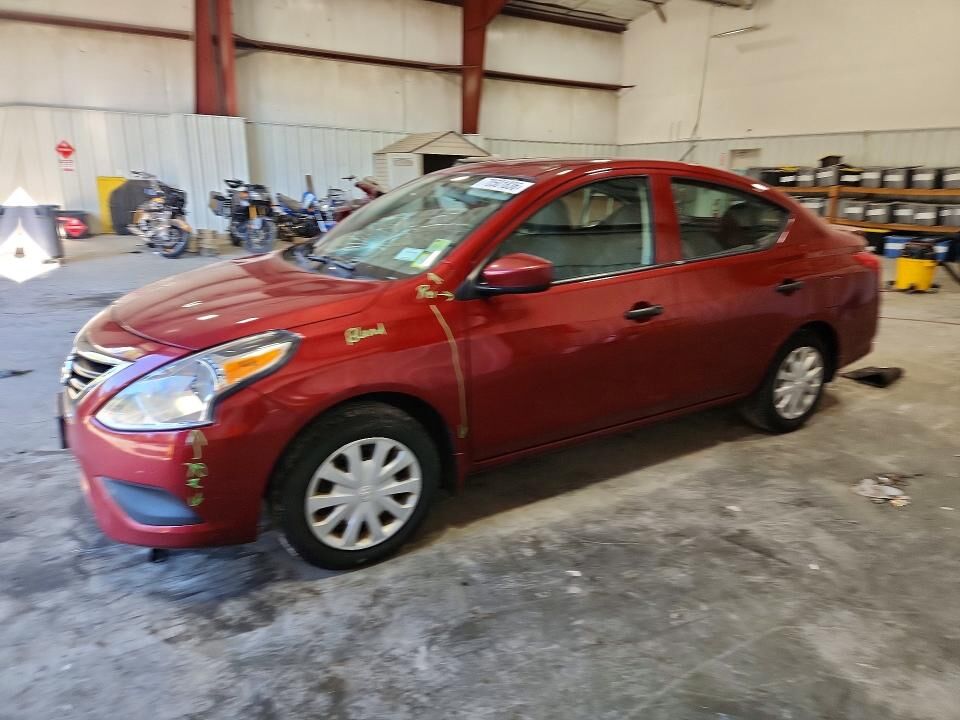 2016 NISSAN Versa