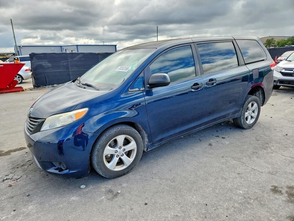 2011 TOYOTA Sienna