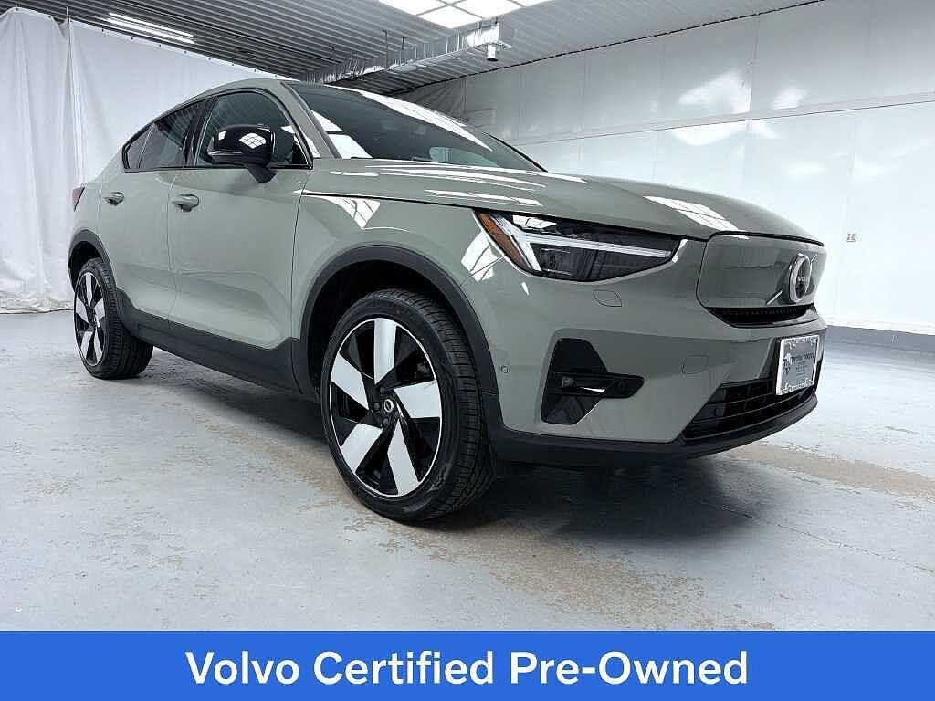 2023 VOLVO C40