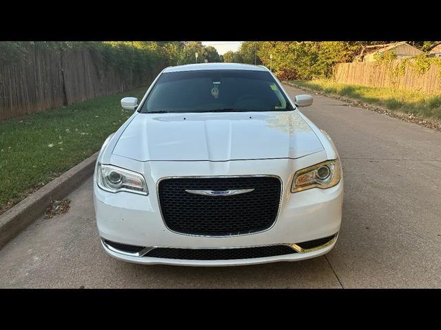 2019 CHRYSLER 300