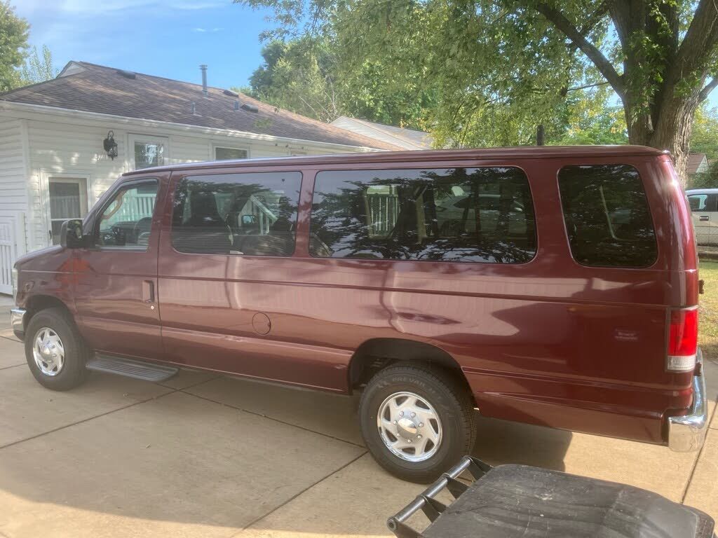 2010 FORD E-350
