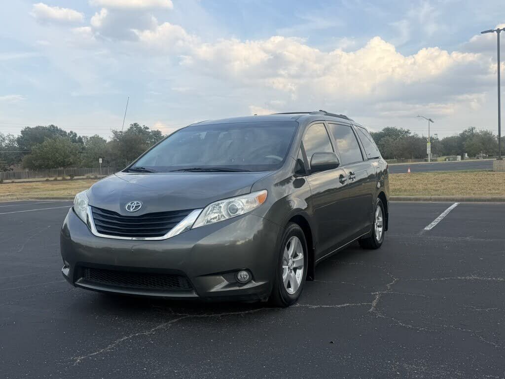 2012 TOYOTA Sienna