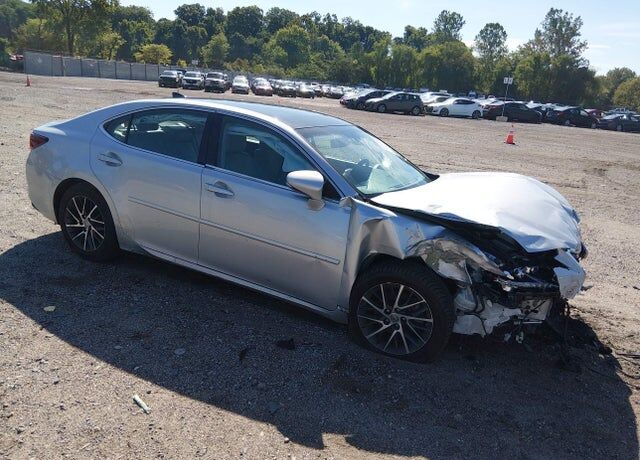2016 LEXUS ES