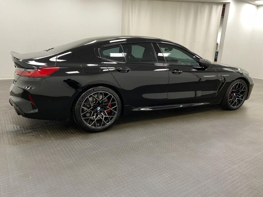 2022 BMW M8