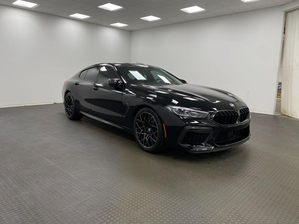 2022 BMW M8