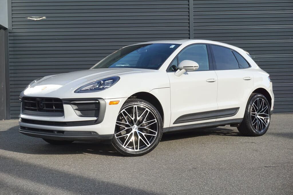 2023 PORSCHE Macan