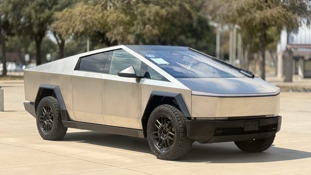 2025 TESLA Cybertruck