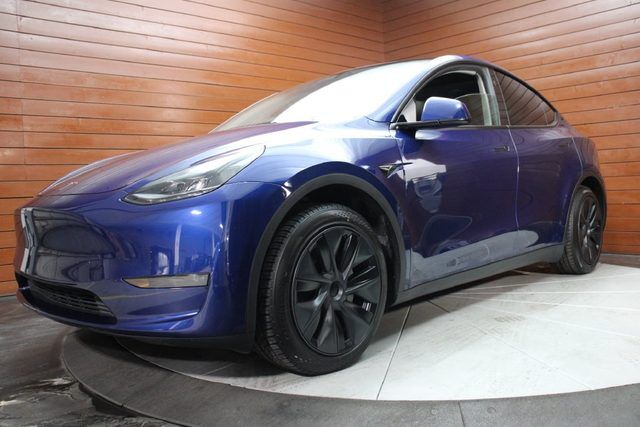 2024 TESLA Model Y