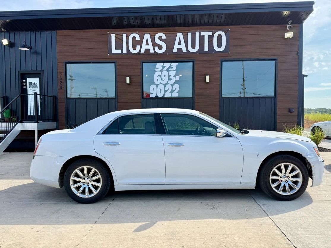 2011 CHRYSLER 300