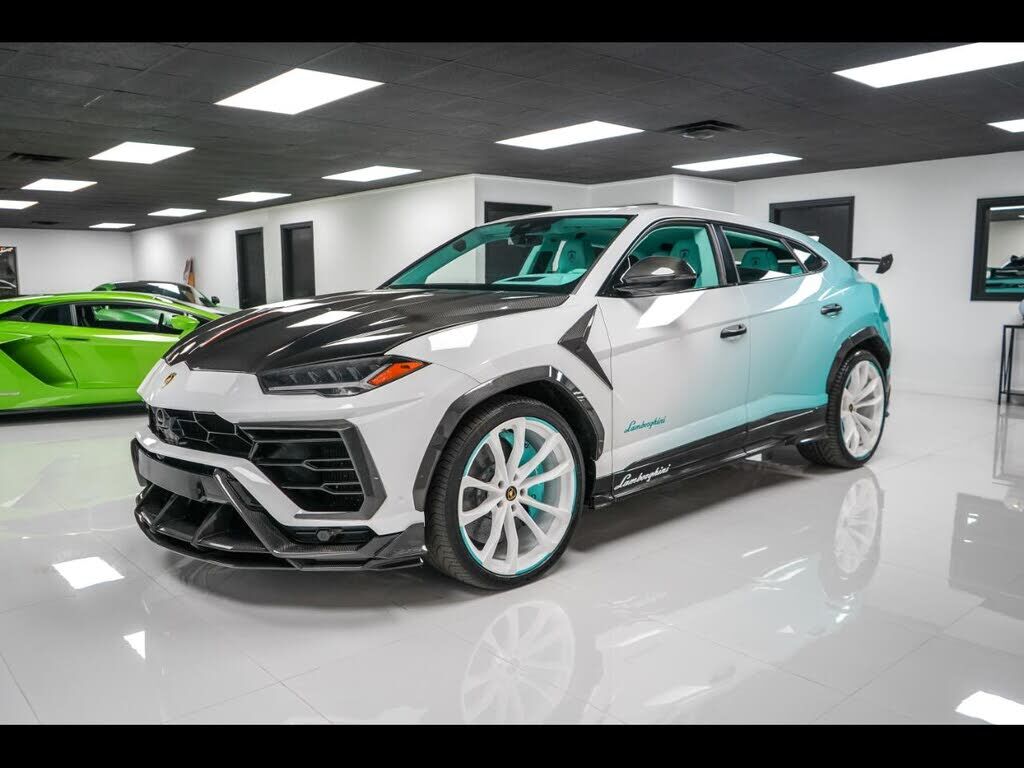 2020 LAMBORGHINI URUS