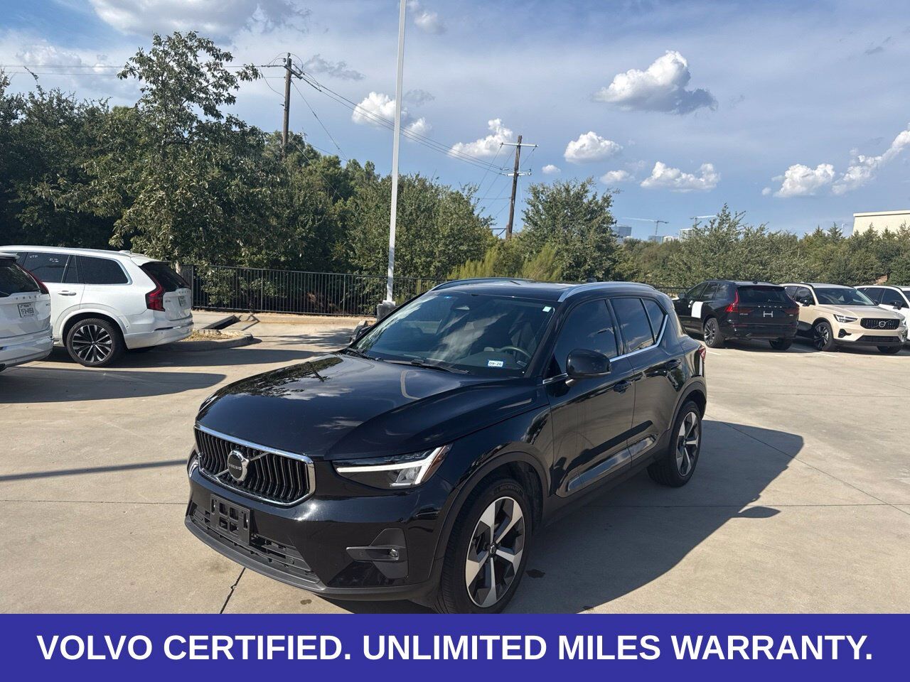 2023 VOLVO XC40