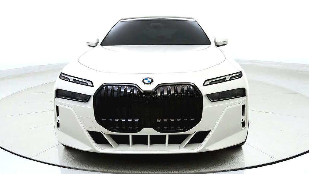 2023 BMW 760i