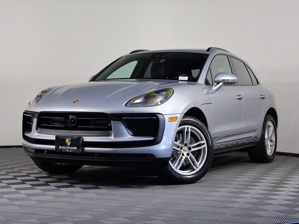 2023 PORSCHE Macan