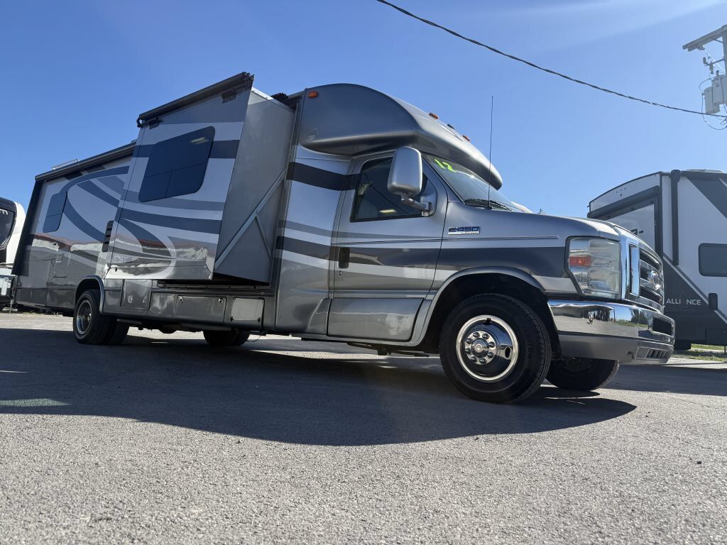 2011 FORD E-450