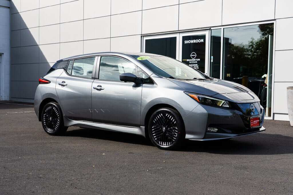 2025 NISSAN Leaf