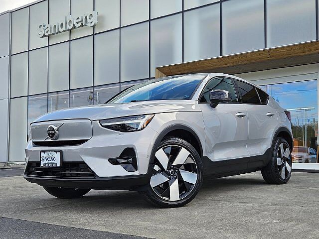 2023 VOLVO C40