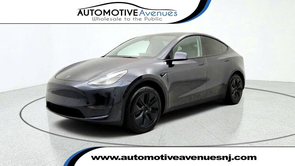 2025 TESLA Model Y