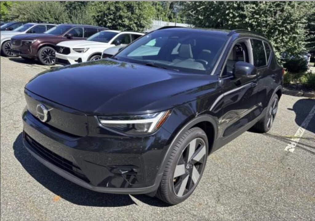 2026 VOLVO EX40