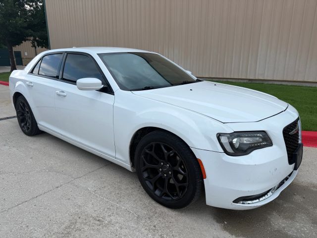 2019 CHRYSLER 300