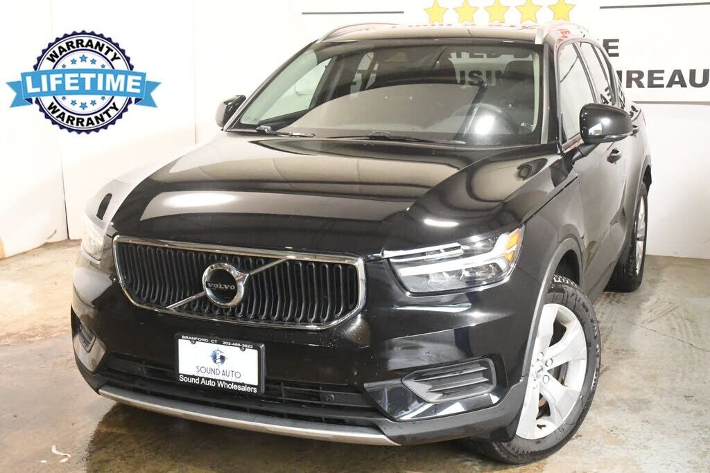 2022 VOLVO XC40