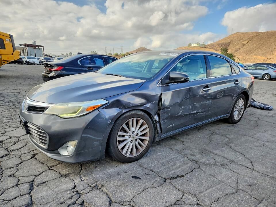 2013 TOYOTA Avalon