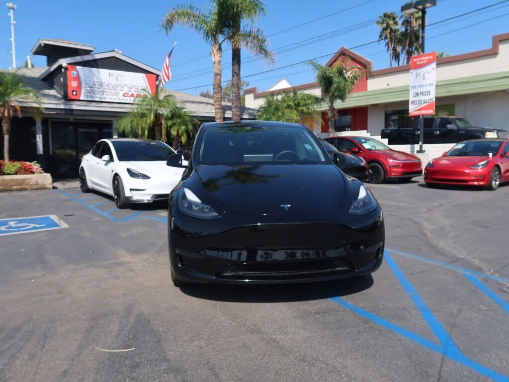 2024 TESLA Model Y