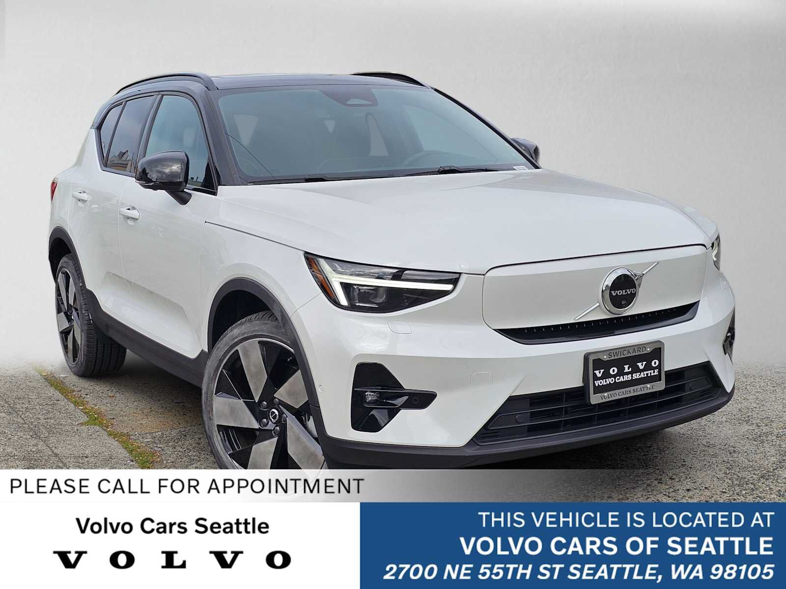 2023 VOLVO XC40