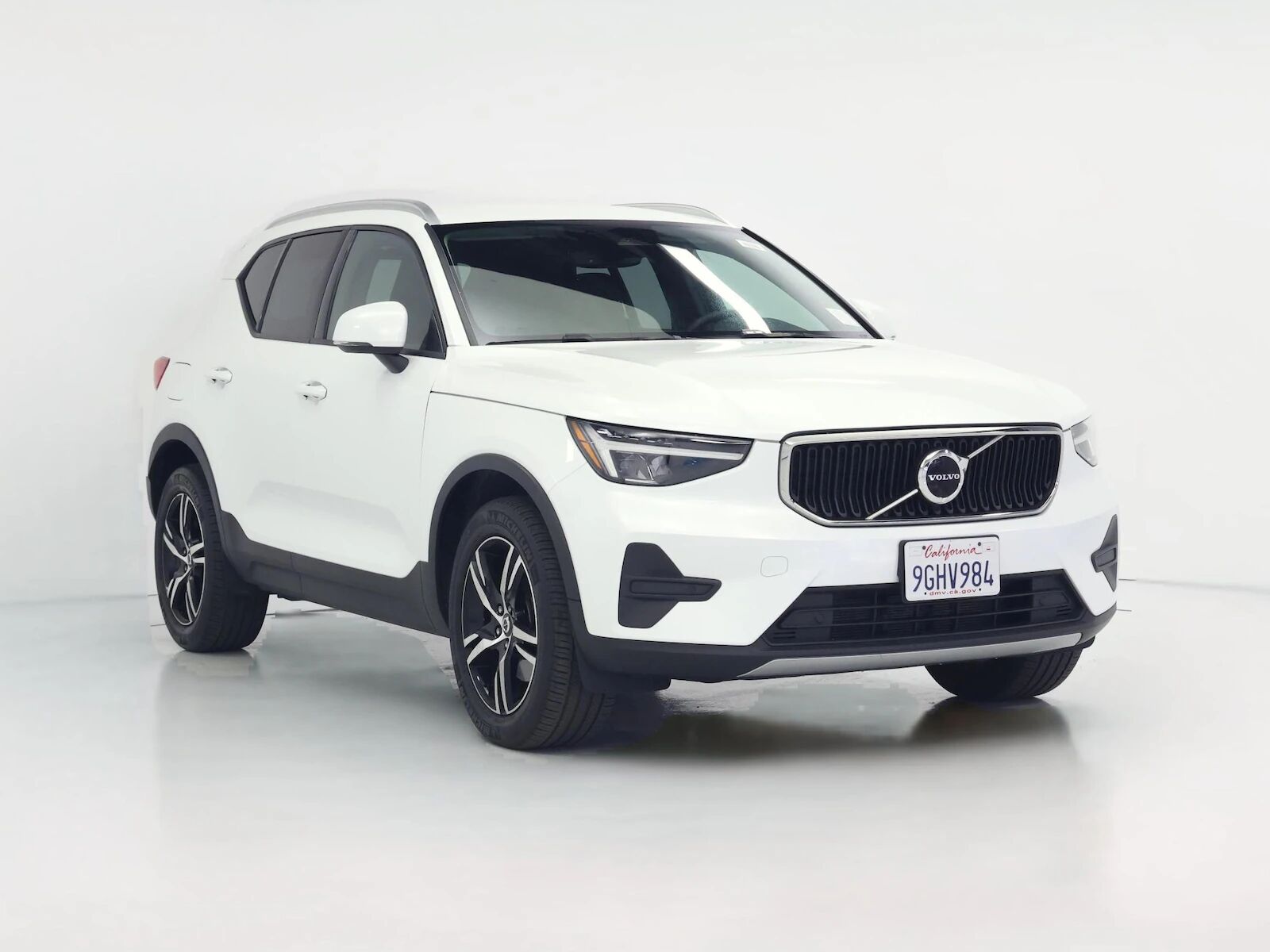 2023 VOLVO XC40